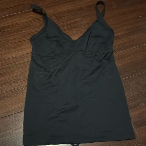Black Workout Tank - One Size - LIKE NEW - Black Simple Strappy Back Top - Picture 1 of 4